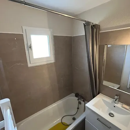 Bedroom In Pool Parking Daire