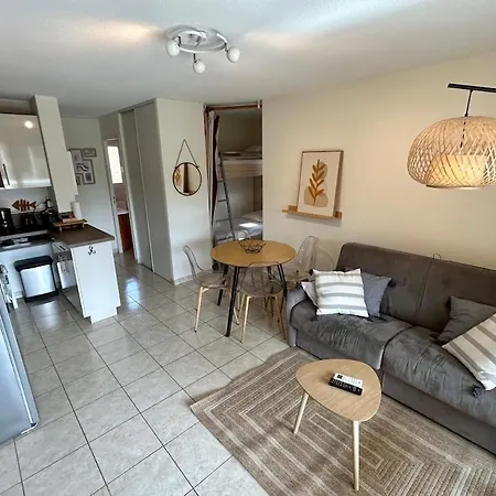 Bedroom In Pool Parking