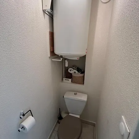 Bedroom In Pool Parking 勒拉旺杜